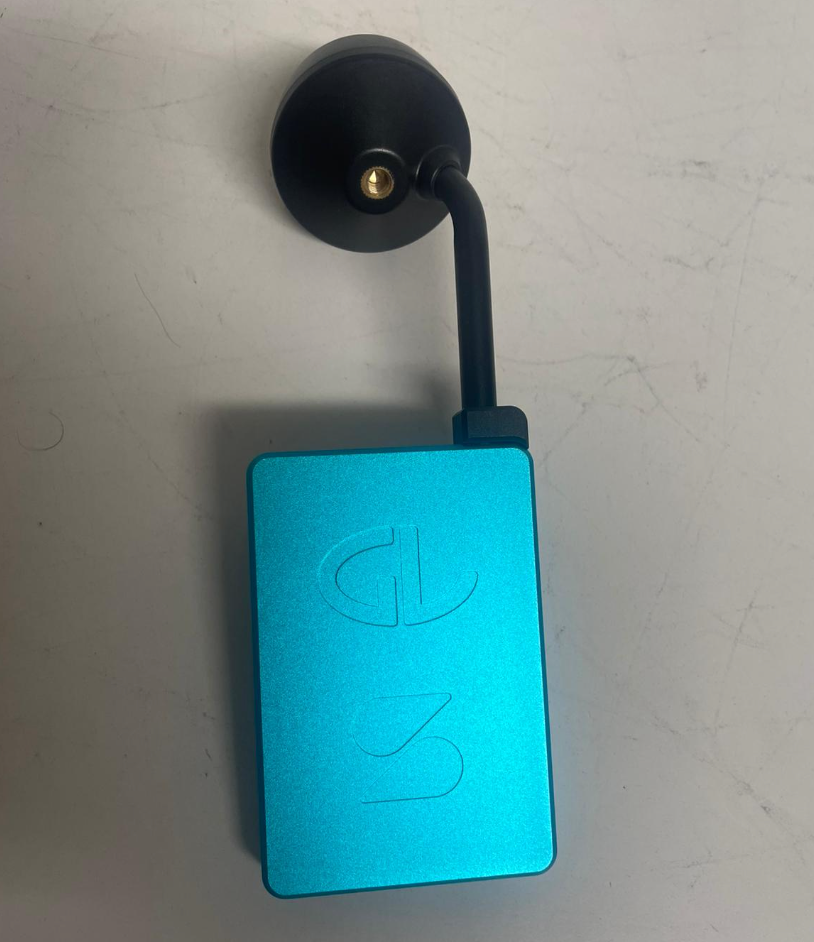 Shows the antenna cable correctly connected to the PocketScan device.